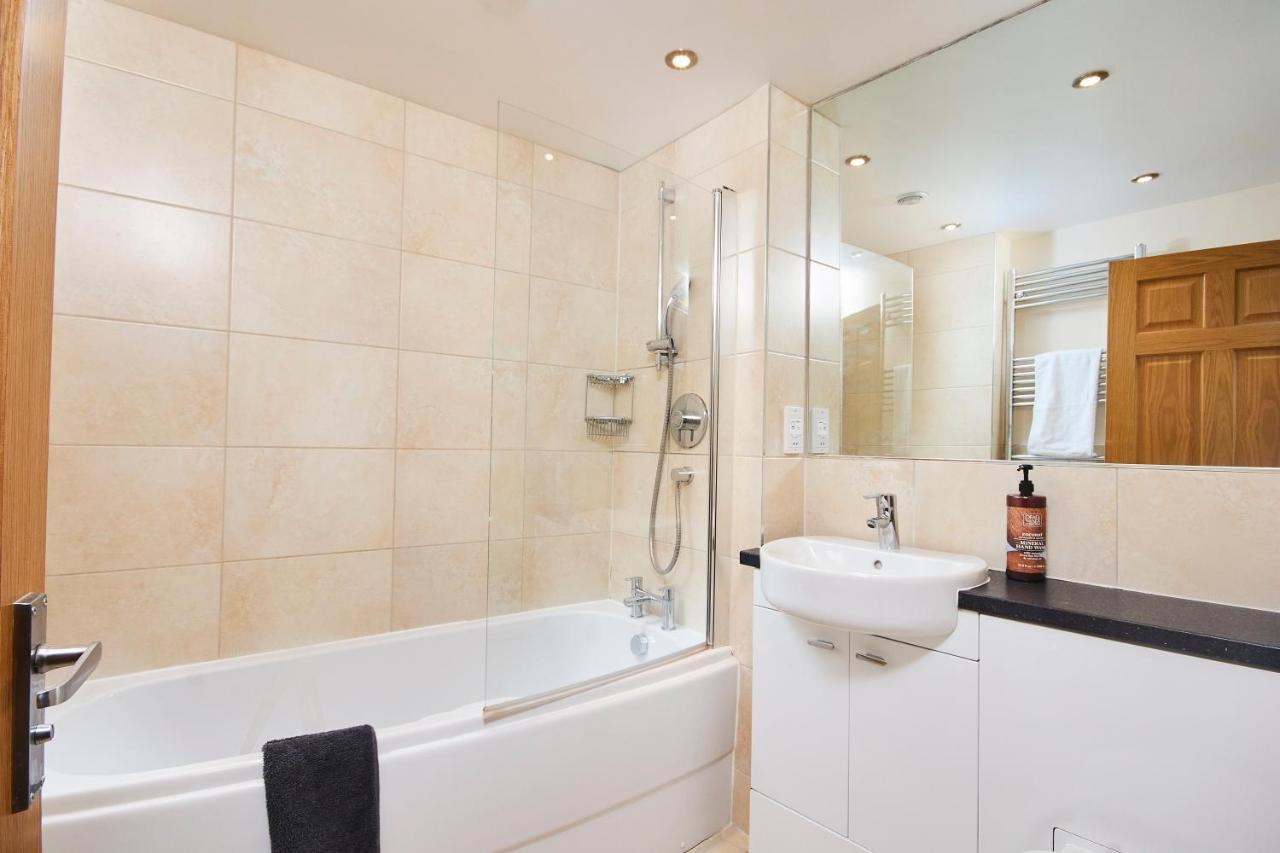 Striking Monroe Suite! Bath Zewnętrze zdjęcie